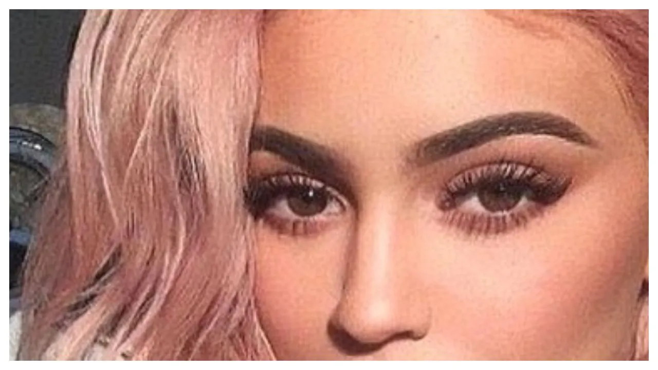 Lash Lice More Common Among People With Eyelash Extensions, Hereâ€™s How To Take Care Of Them