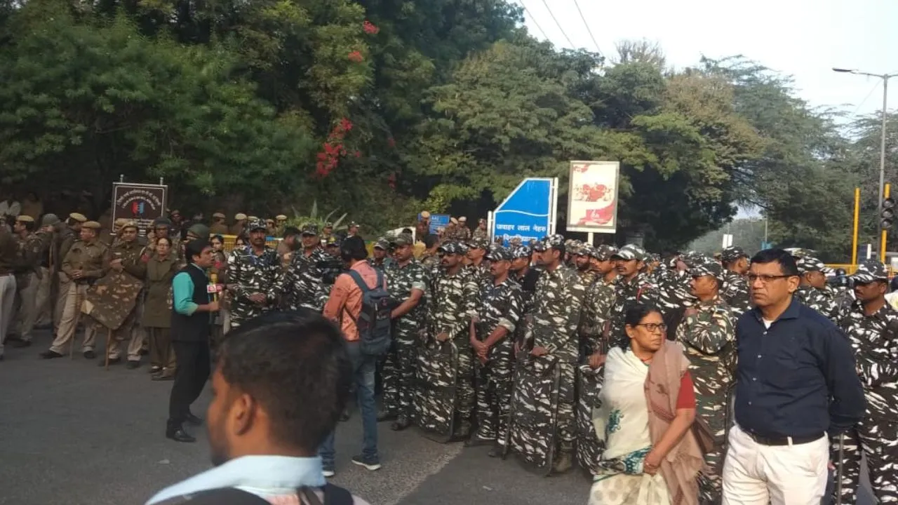 JNU Students On Warpath: Modi Govt Appoints Committee For 'Peaceful Resolution' 