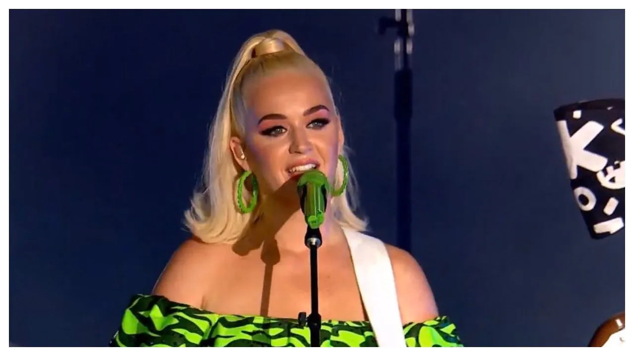 Katy Perry Enters Airport Without Showing Passport, Netizens Slam Her For Disrespecting Indian Law, WATCH Video 