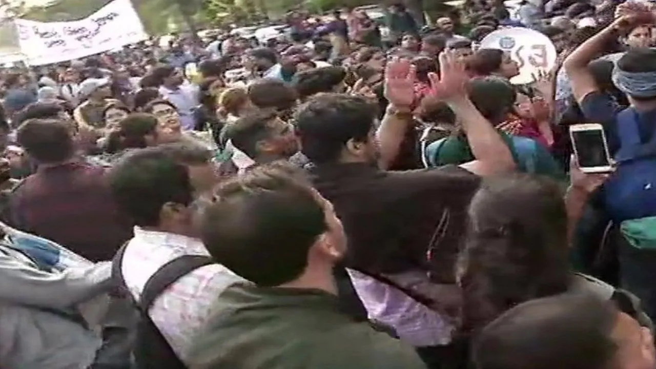 About 100 JNU Students Detained, Some Injured In Baton-Charge By Police