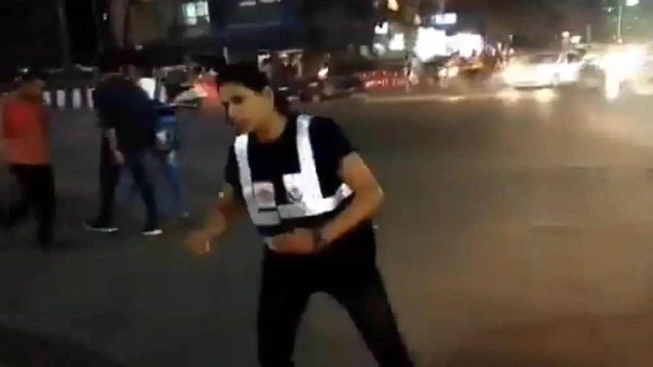 WATCH: MBA Student Manages Traffic In Indore In â€˜Ranjitâ€™ Style