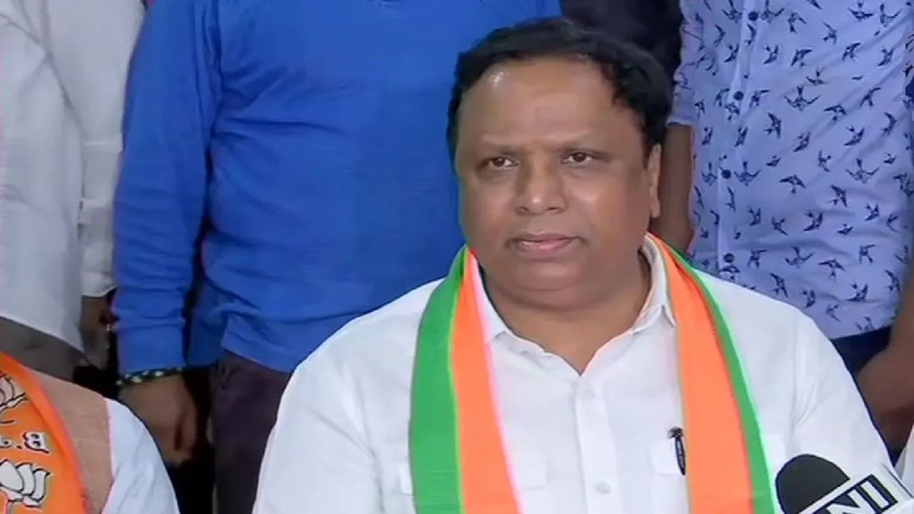 After Top Court's Deadline, Maharashtra BJP Leaders Discuss Floor Test Formula