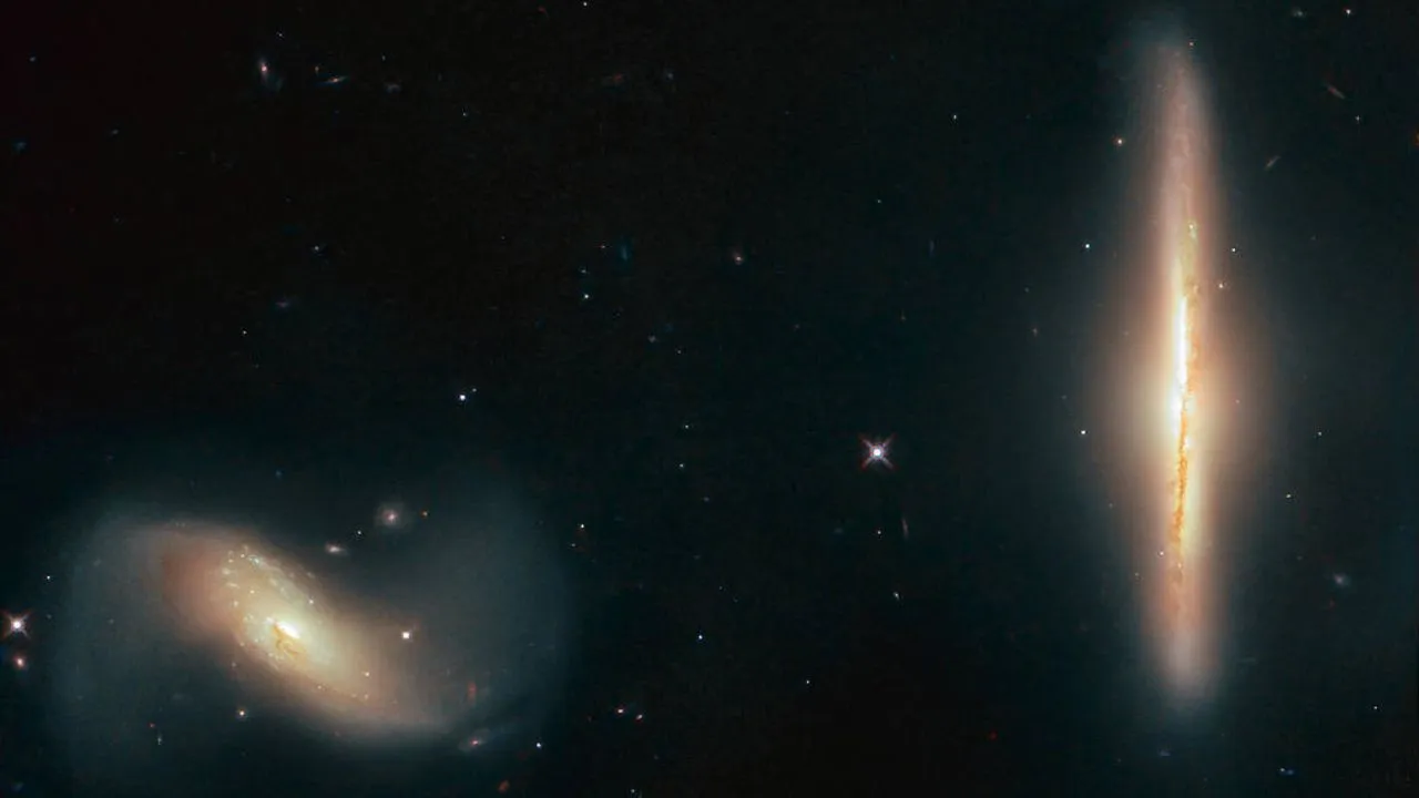 NASAâ€™s Hubble Telescope Captures â€˜Dynamic Galactic Duoâ€™ 250 Million Light-Years From Earth