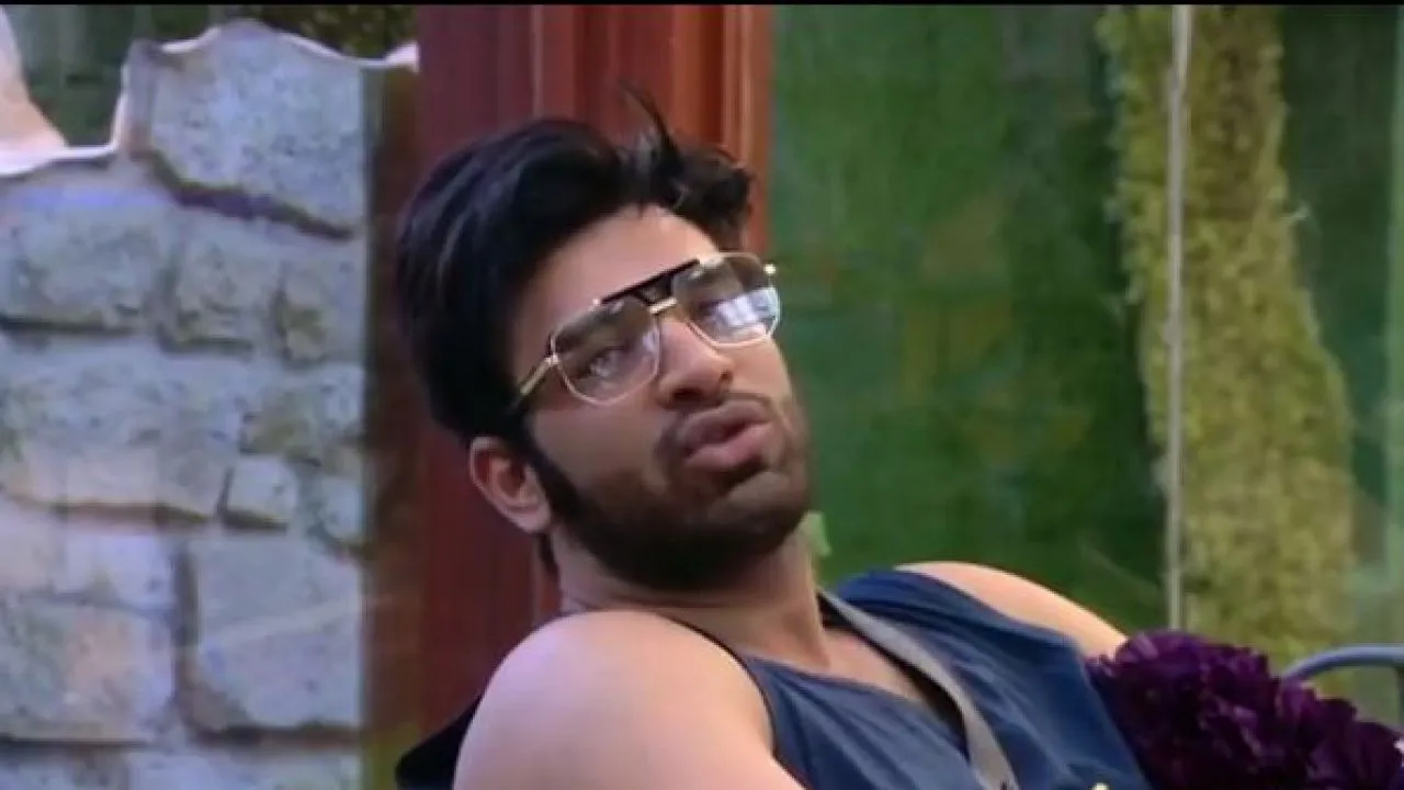 Bigg Boss 13: Viral Video Shows Paras Chhabra Saving His Wig From Falling Off During Task