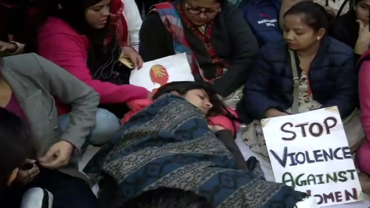 Delhi Police Asks DCW Chief Swati Maliwal, On Hunger Strike, To Vacate Jantar Mantar Premises