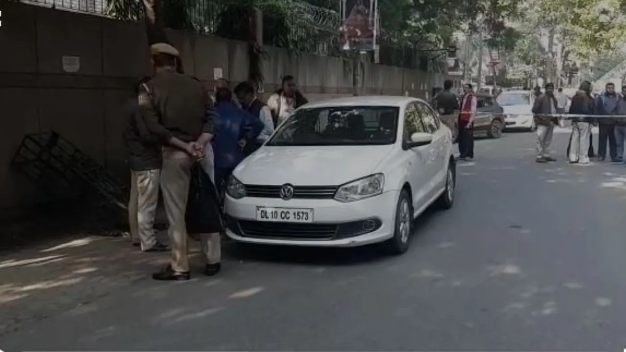 Delhi: Rohini Doctor Shoots Female Friend Dead With Licensed Pistol, Commits Suicide In Car