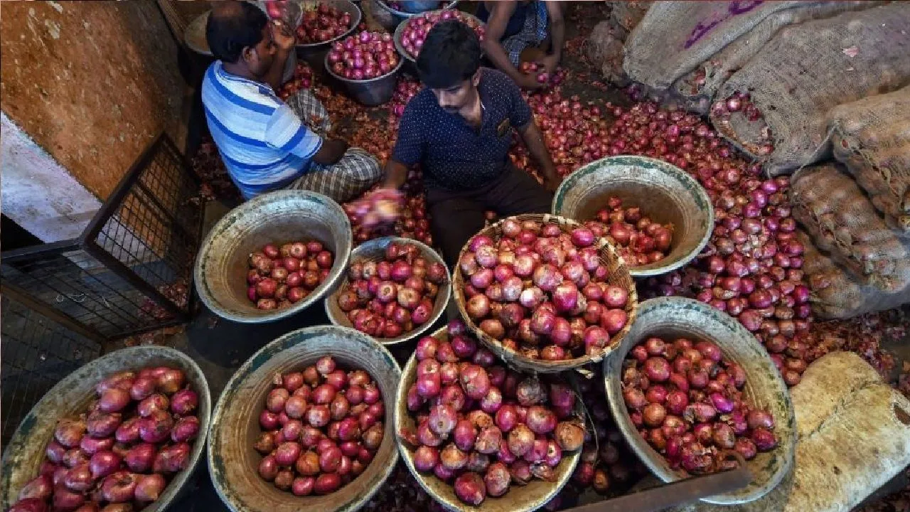 Home Minister Amit Shah Holds Meeting On Onion Prices, Food Minister Gives It A Miss