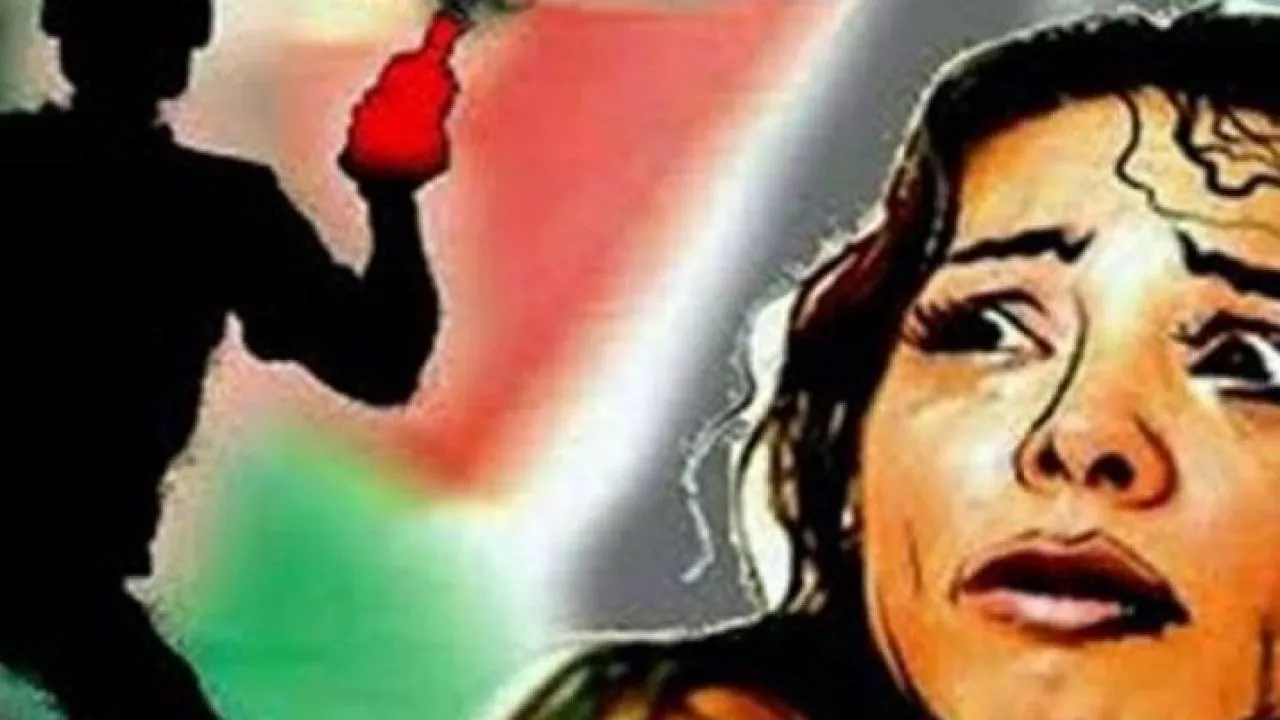 Woman Attacked With Chemical At Ajmeri Gate Near New Delhi Railway Station By Unknown Person