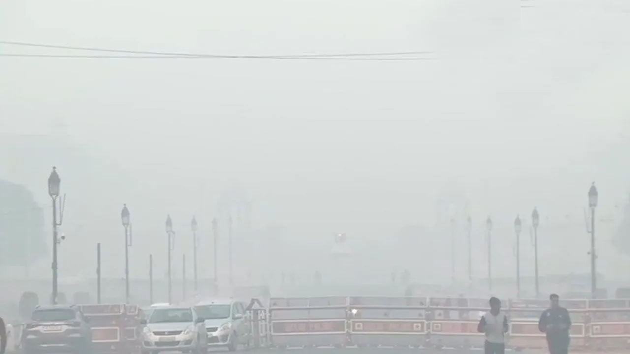 Air Quality Very Poor In Delhi, Visibility Dips Due To Fog