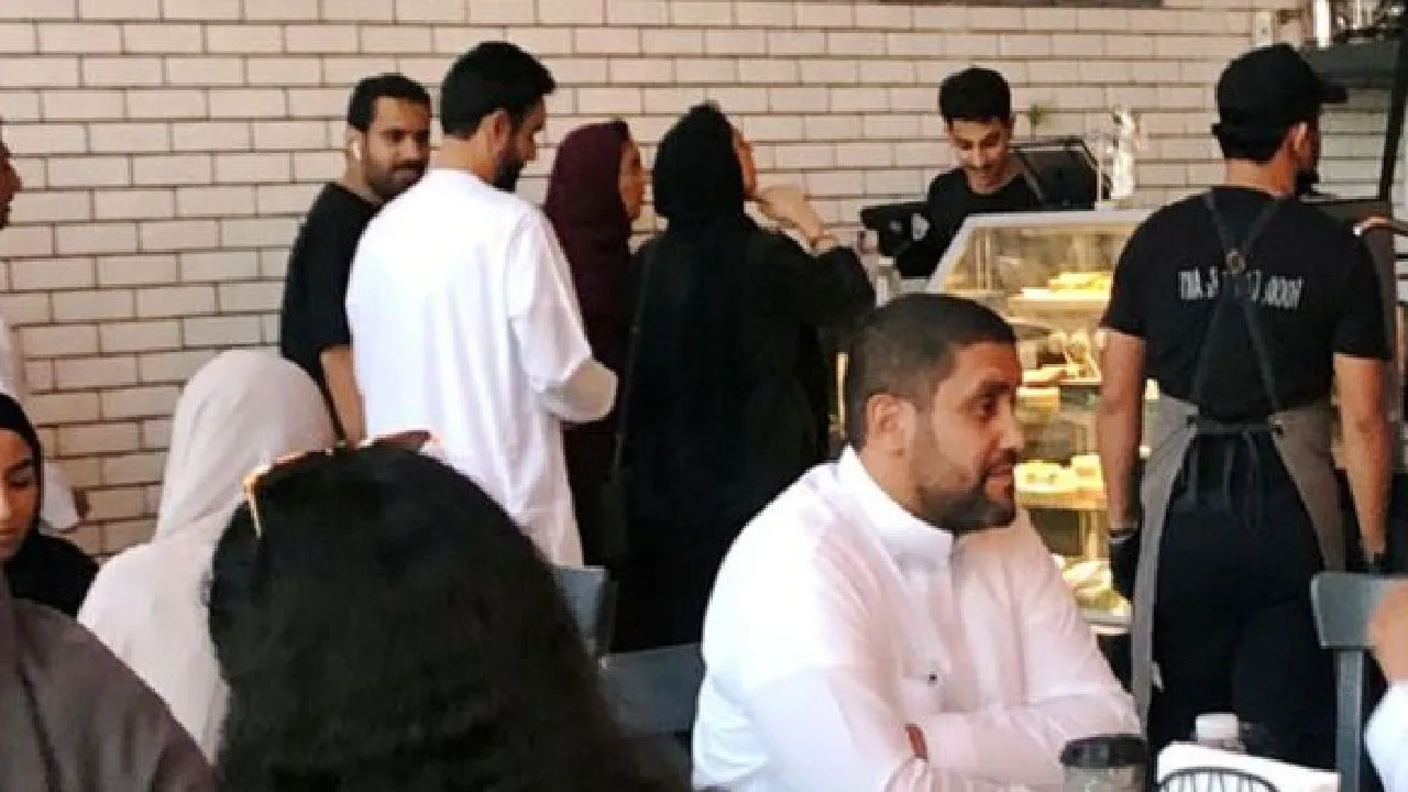 Saudi Lifts Gender Segregation Restrictions, Women Allowed To Sit With Men At Restaurants 