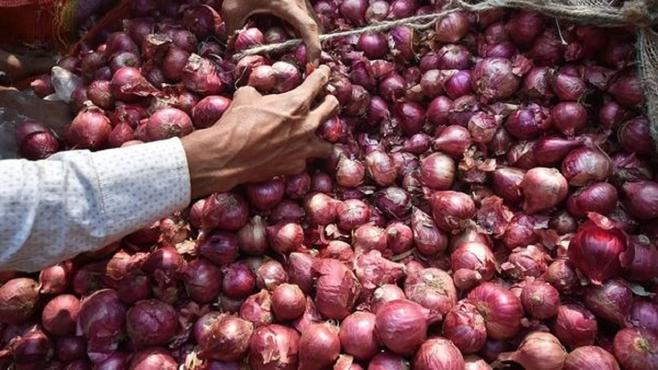 Centre Further Caps Stock Limit On Onion Retailers To 2 Tonnes To Check Hoarding