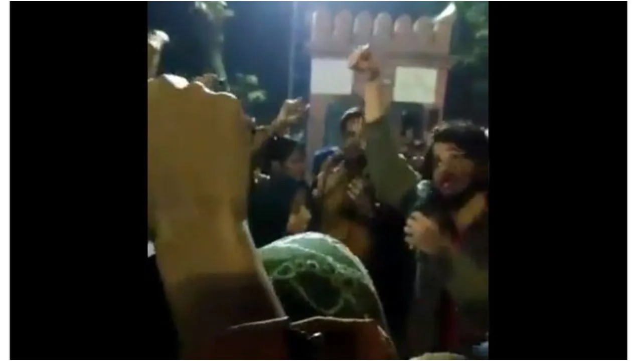Fact Check: Did Aligarh Muslim University Students Raise 'Hinduon Ki Kabra Khudegi' Slogan? 