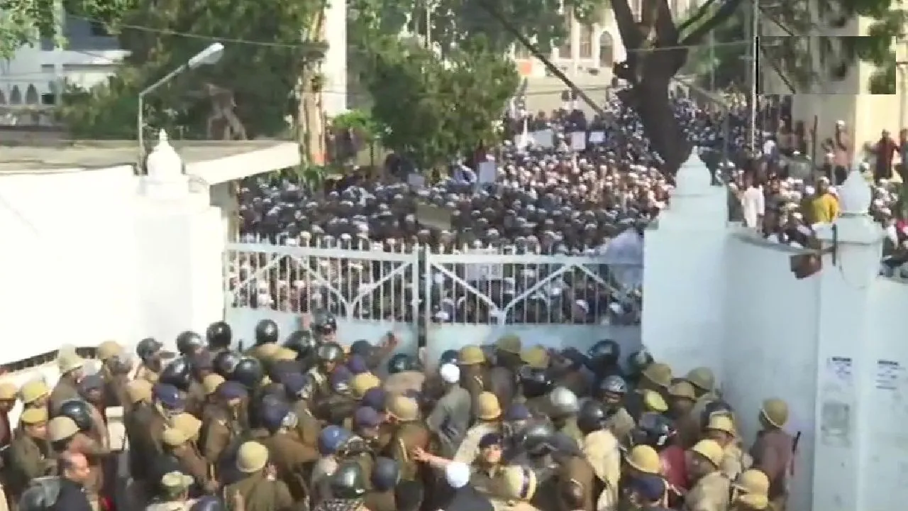 Citizenship Act: Stone Pelting In Lucknow's Nadwa College As Students Protest Against Jamia Crackdown