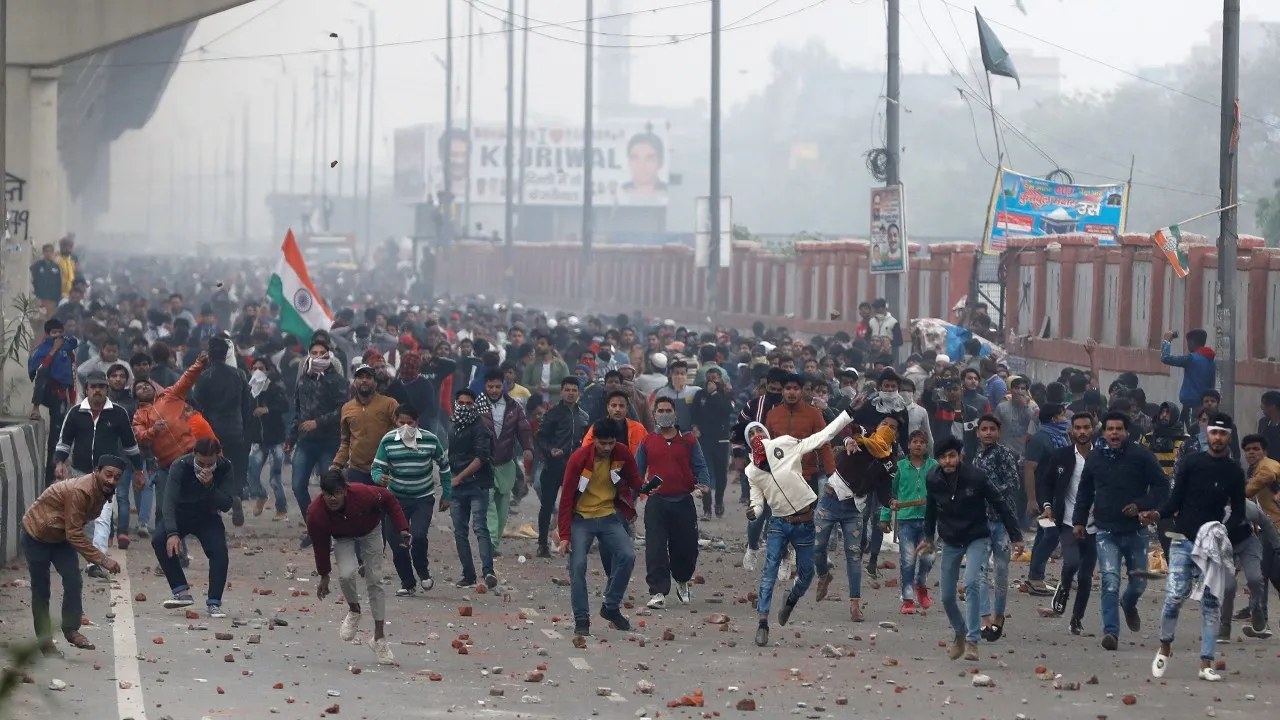 Citizenship Act Protests Turn Violent In Delhi's Seelampur, Cops Resort To Lathicharge, Tear Gas