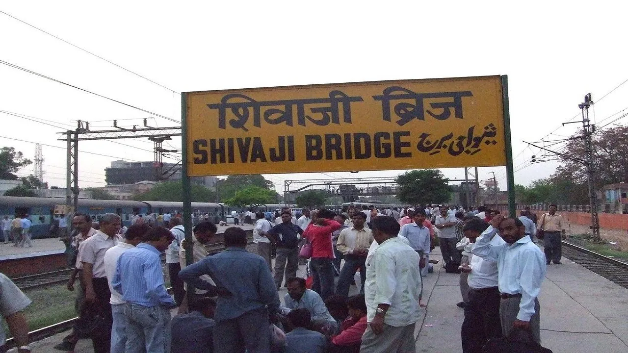 Delhi: Three dead, two injured after train hits them between Shivaji Bridge-Tilak Bridge stations
