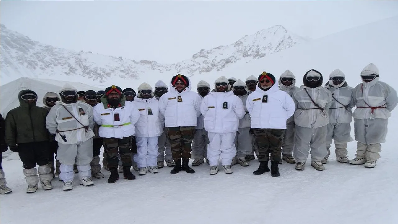 Northern Army Commander Ranbir Singh Visits Siachen, Reviews Operational Preparedness 