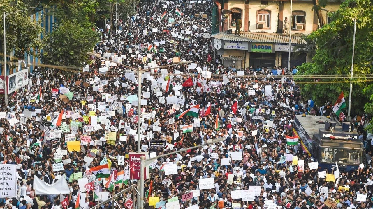 Farhan Akhtar, Sushant Singh Join Massive Protest Against CAA In Mumbai's August Kranti Maidan