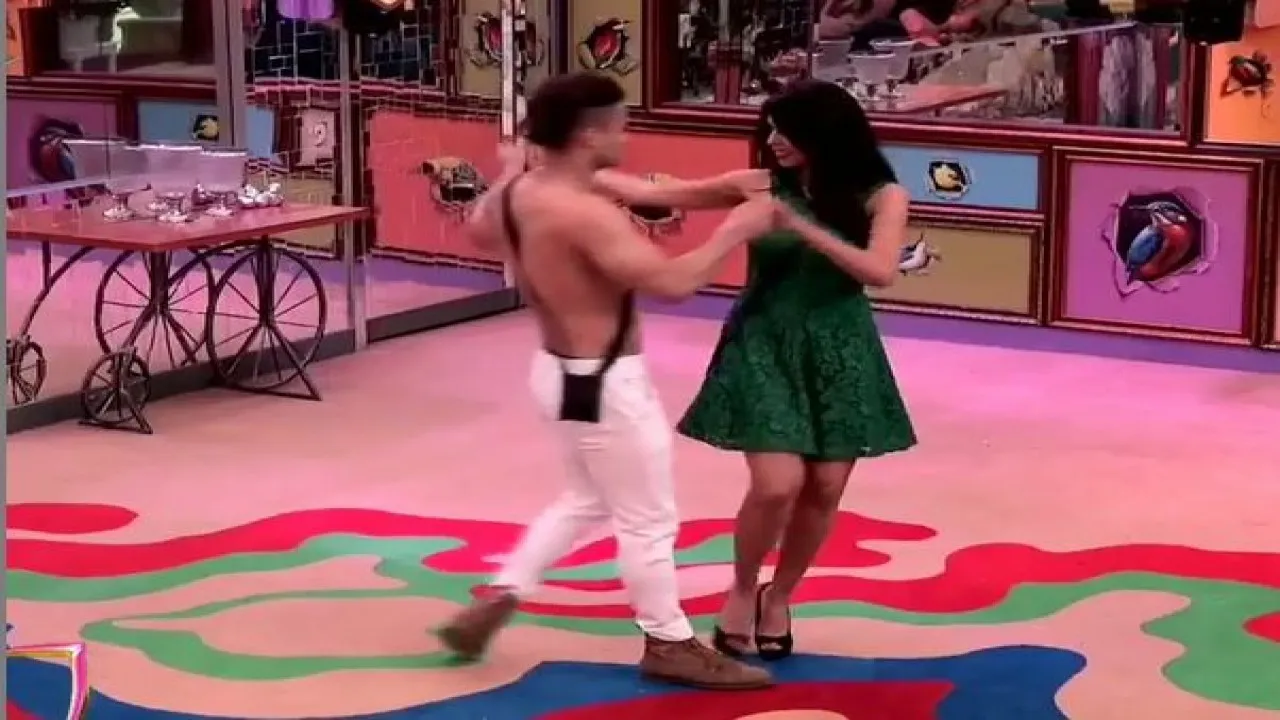 Bigg Boss 13: Mallika Sherawat Perches On Sidharth Shuklaâ€™s Lap, Dances With Shirtless Asim; WATCH Video