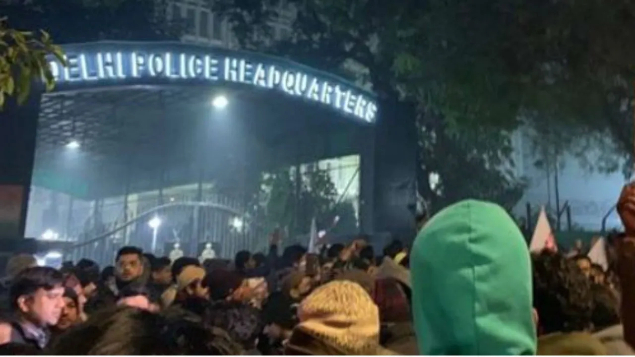 Citizenship Act: People Stage Protests Outside Delhi Police HQ Seeking Release Of Detained Protesters