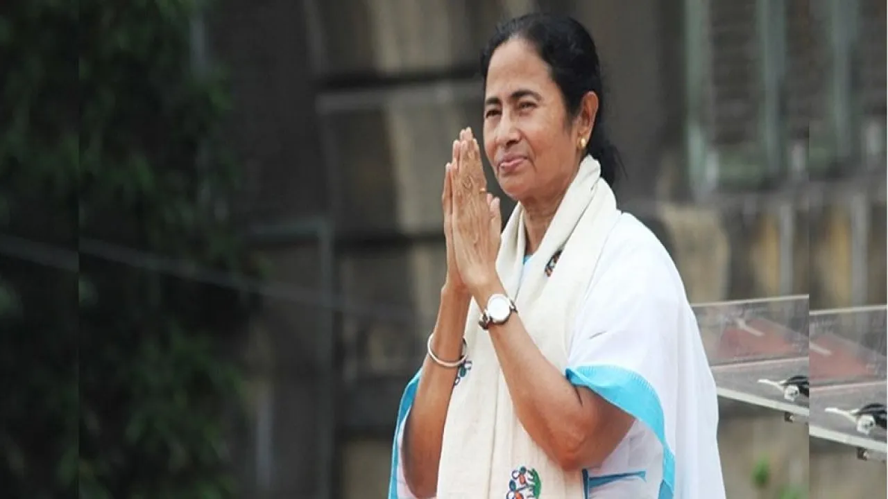 West Bengal CM Mamata Banerjee Gifts Cake, Shawl To Visiting Lok Sabha Speaker