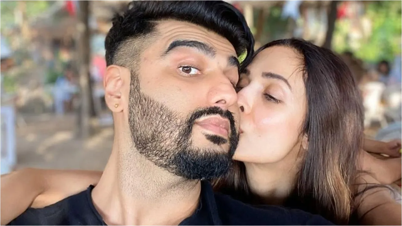 Malaika Arora And Arjun Kapoorâ€™s Romantic Photo From New Yearâ€™s Celebrations Is Breaking The Internet