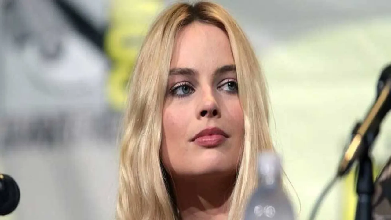 Margot Robbie Followed Conservative Women On Twitter For 'Bombshell' Role