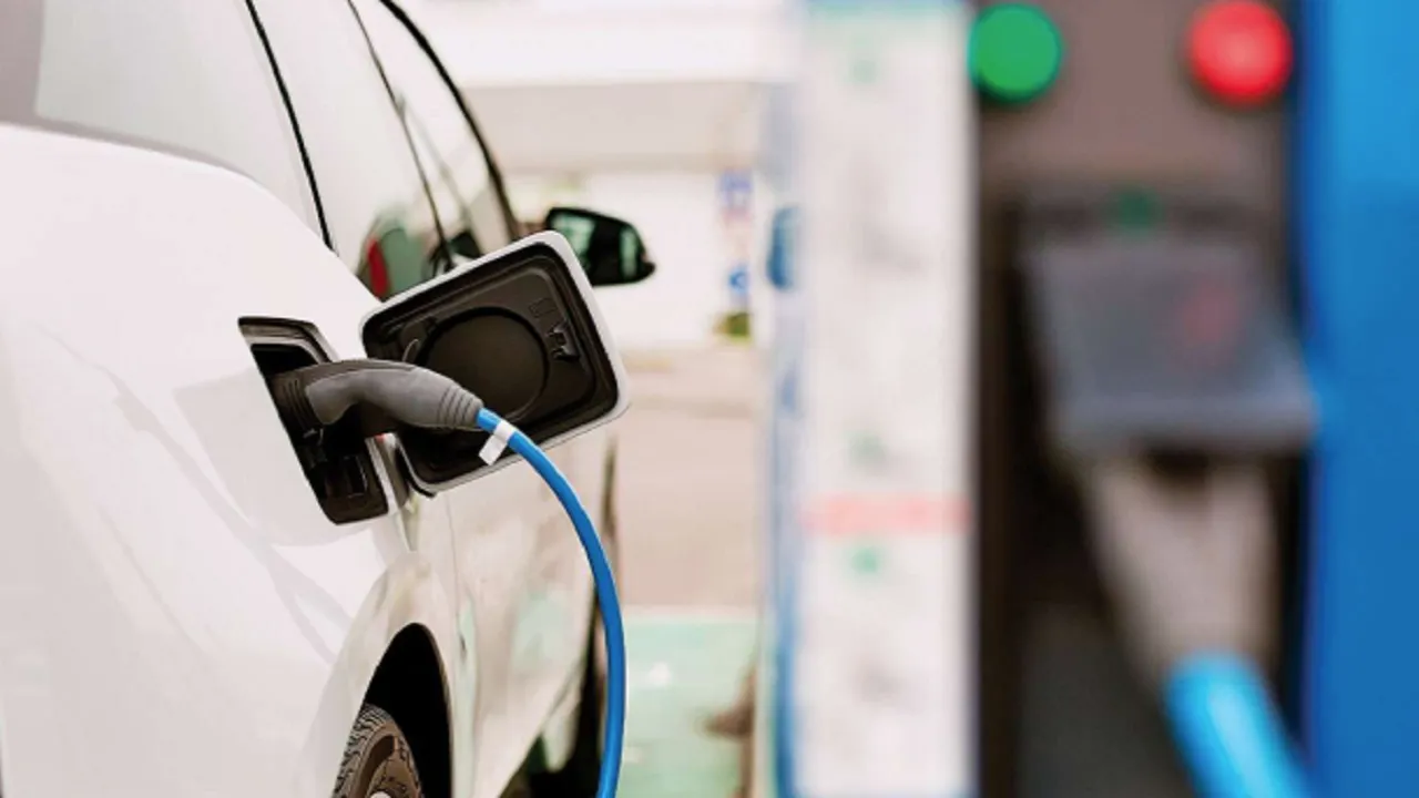 Auto Industry Yet To submit Study To Niti Aayog On EV Transition