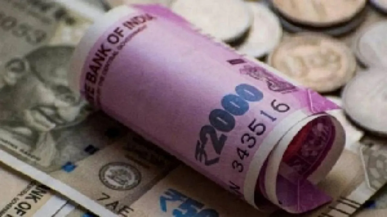 Rupee Regains 11 Paise Against USD On Easing Crude