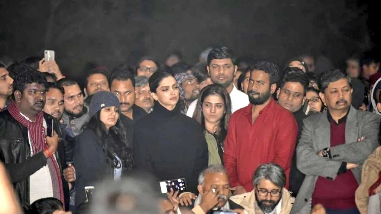 Deepika Padukone Becomes Top Twitter Trend After She Visits JNU To Express Solidarity With Students