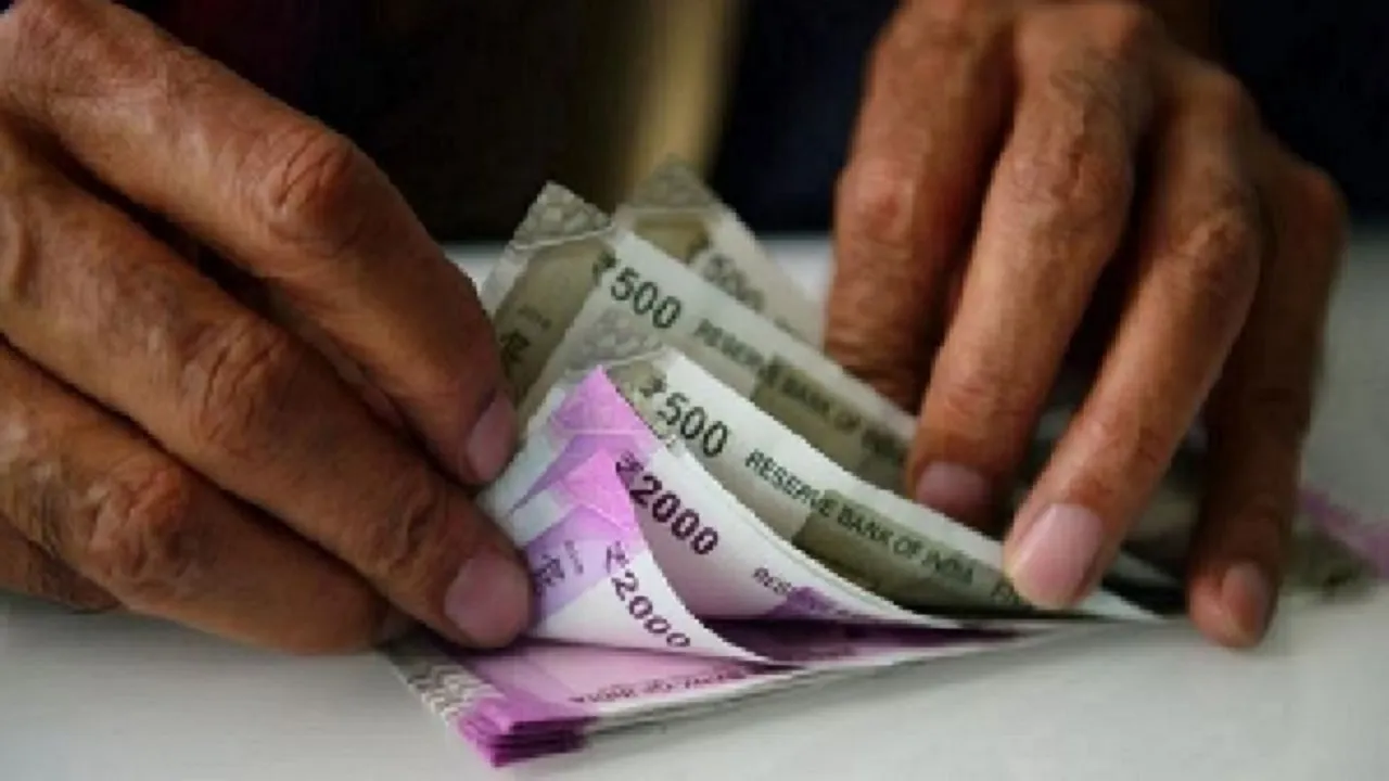 Rupee Rises 7 Paise To 71.14 Against The US Dollar Amid Easing Oil Prices