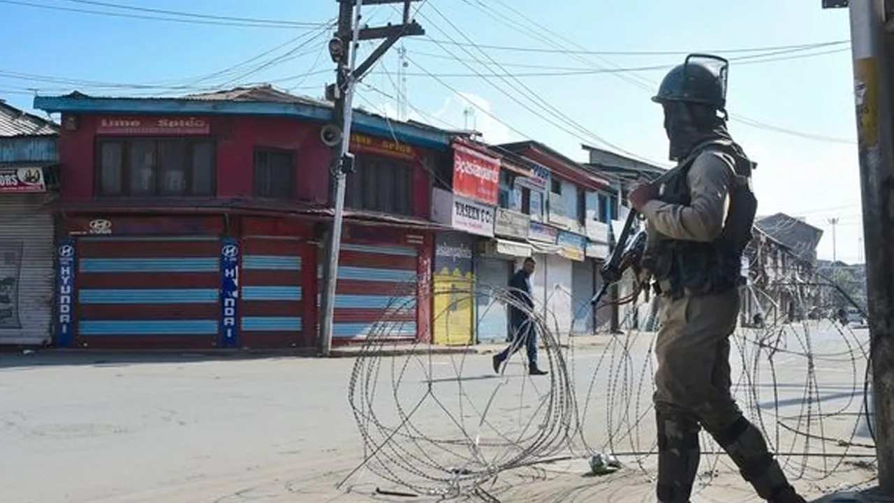 J-K: Broadband Internet Restored In Hotels, Educational Institutions, 2G Service Active In 5 Districts