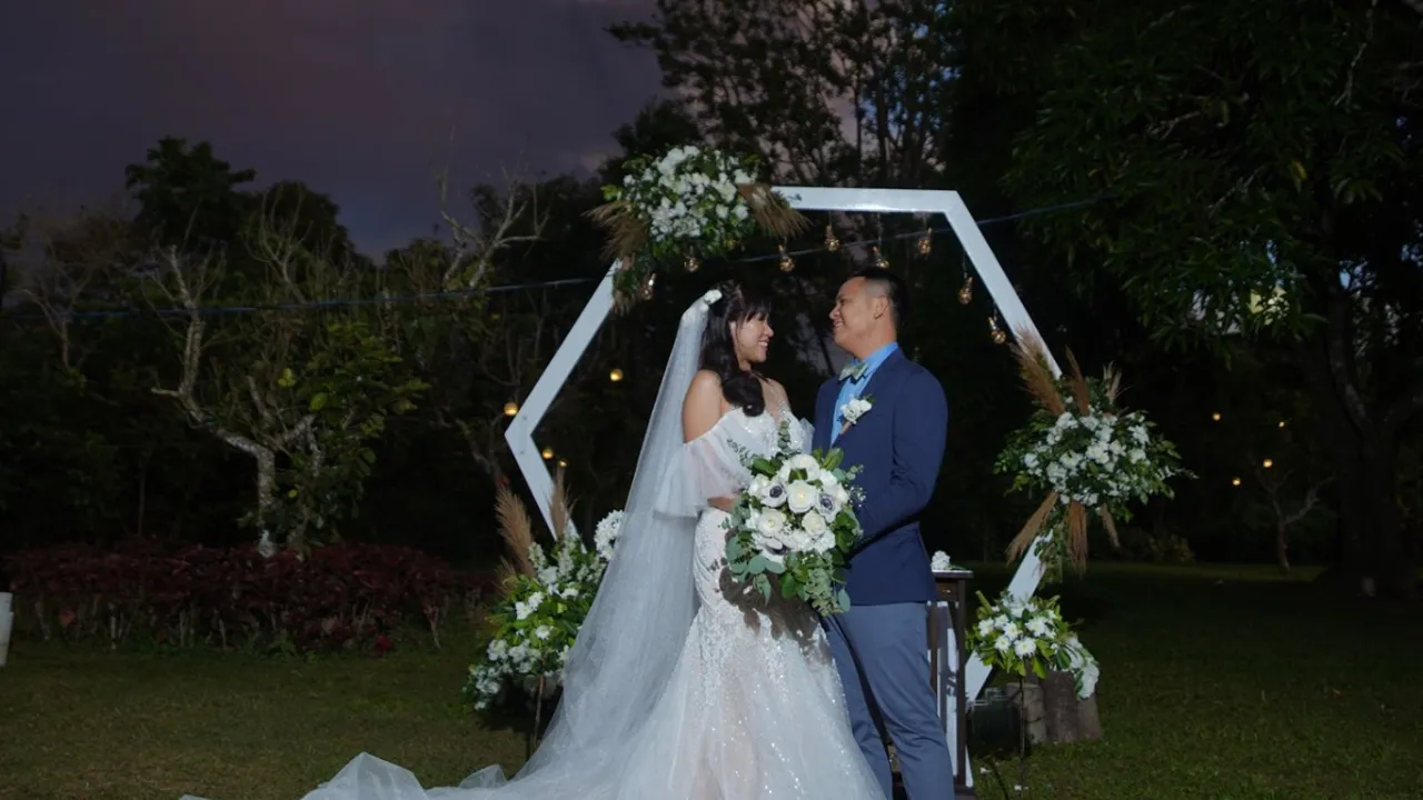 Couple Gets Married In The Philippines While A Volcano Erupted In The Background