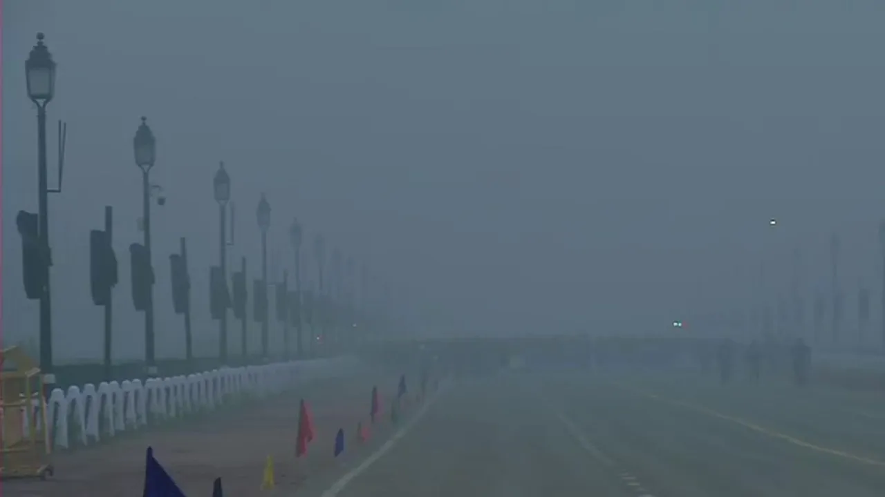 Dense Fog Engulfs Delhi-NCR, 20 Trains Running Late, Flight Services Hit