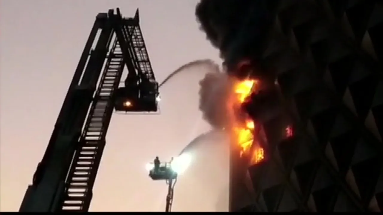 Gujarat: Massive Fire Breaks Out In Suratâ€™s Raghuveer Market, 40 Fire Tenders On Spot