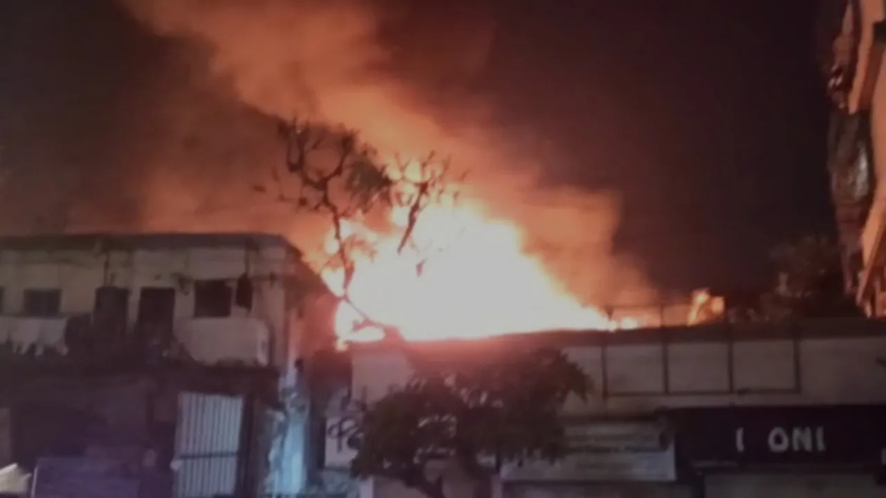 Fire Breaks Out At Mumbaiâ€™s Kurla West, Three Fire Tenders Rushed To Spot