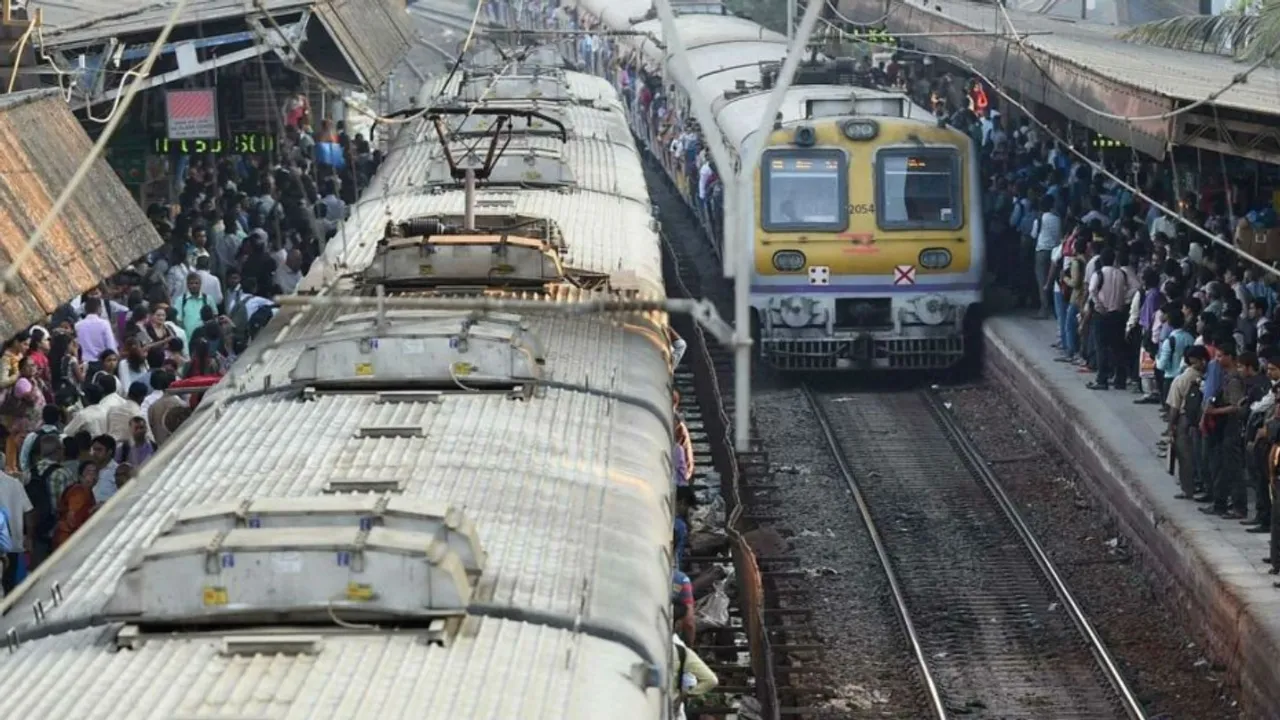 railway mumbai local suspended