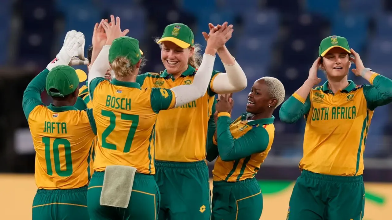 AUS W vs SA W ..