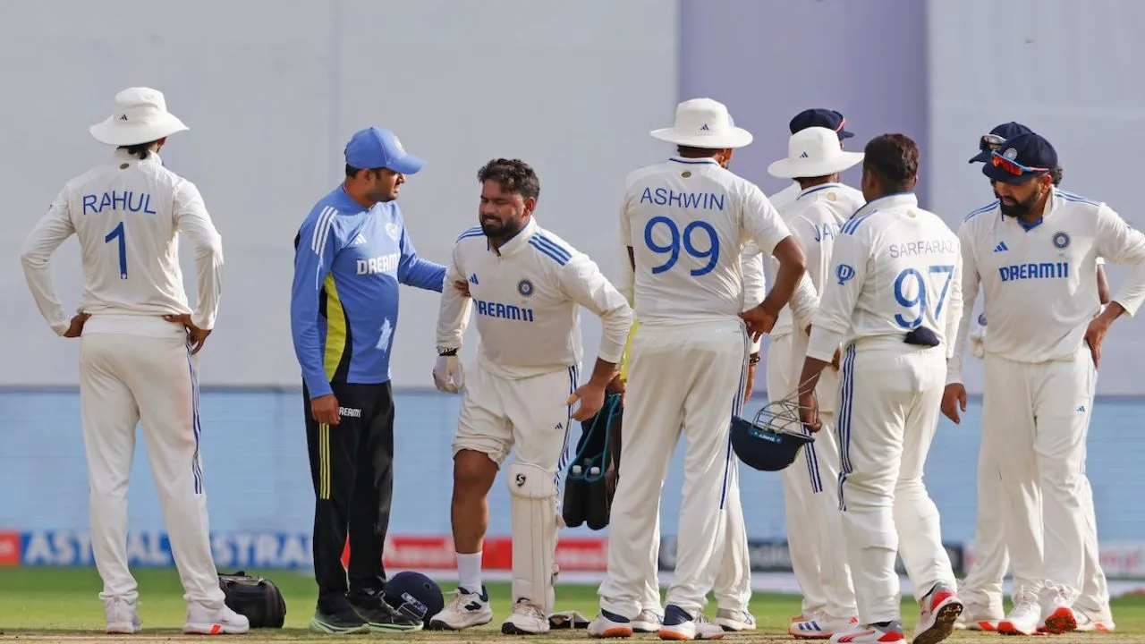 IND vs NZ Rishabh Pant suffers serious knee injury, goes out of field suspense on return 
