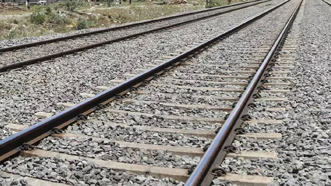 Bhopal train hit bba student