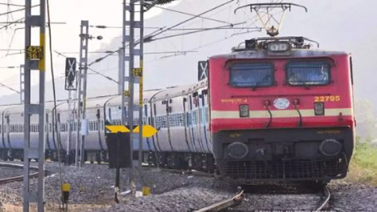 railway crowd