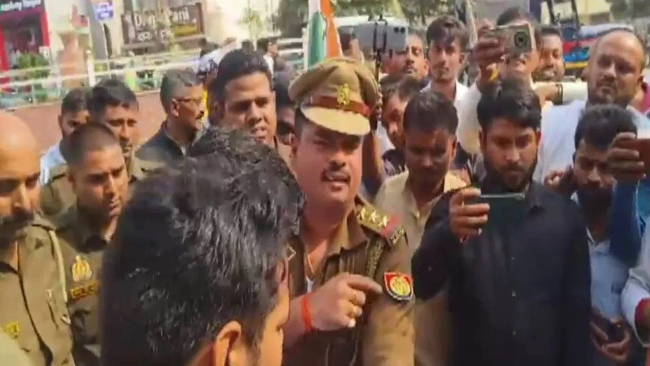 Congress Protest clash with Police in Sultanpur Uttar Pradesh