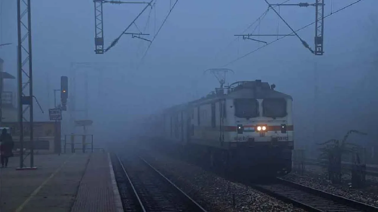 Train and Fog 26 Nov