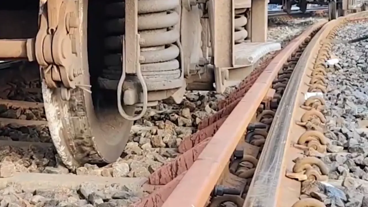 Tamil Nadu Villupuram train Derail Five Coaches today News updates in hindi