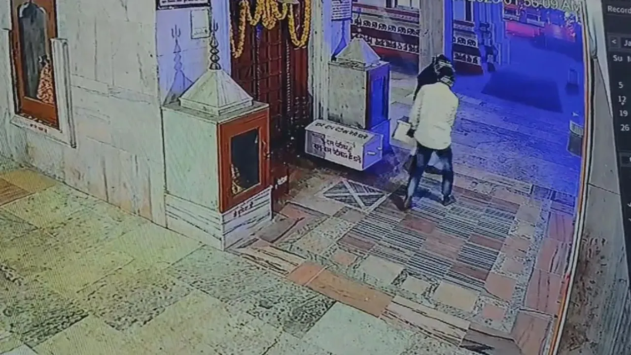 deoria theft in temple