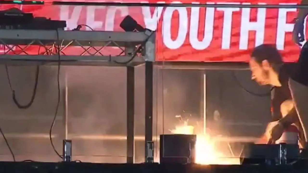 sports news in hindi fire during match
