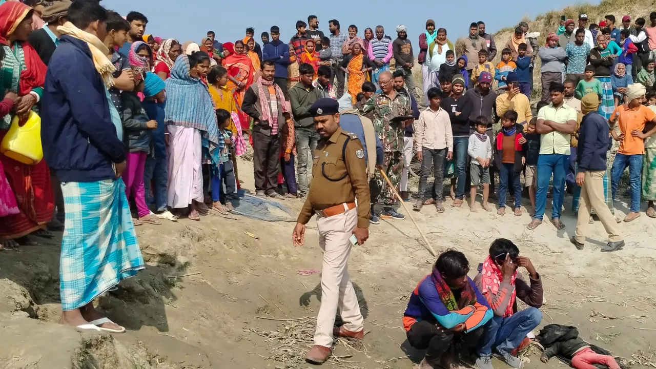 Bihar Katihar Ganga River boat Capsized many Killed News in hindi