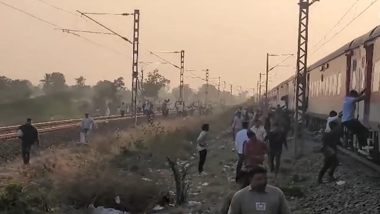 jalgaon train accident