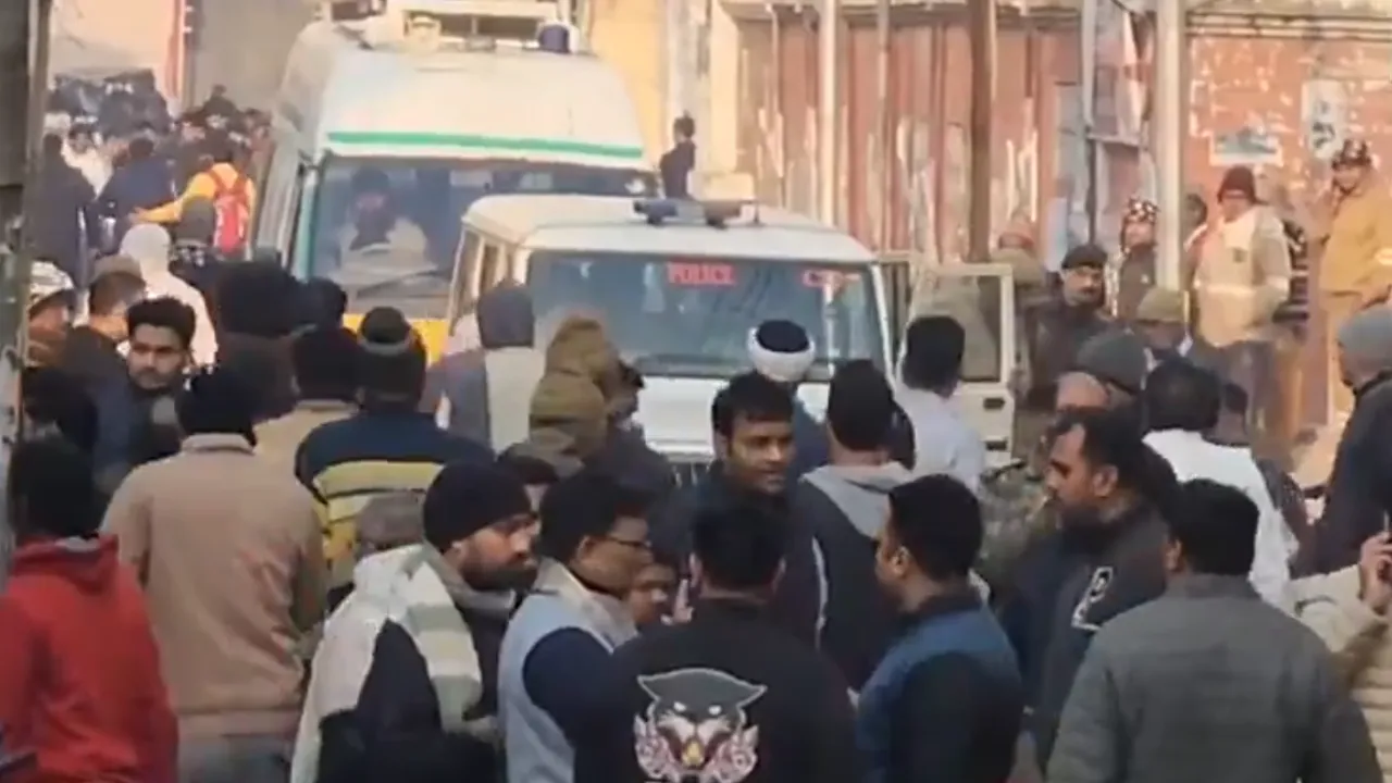 Baghpat Jain Nirvan Mahotsav Mishap due to Stage Collapsed Many killed news update in hindi