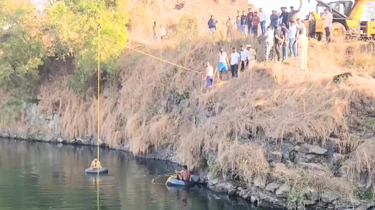 palghar dead body of Shiv Sena official found in mine water 