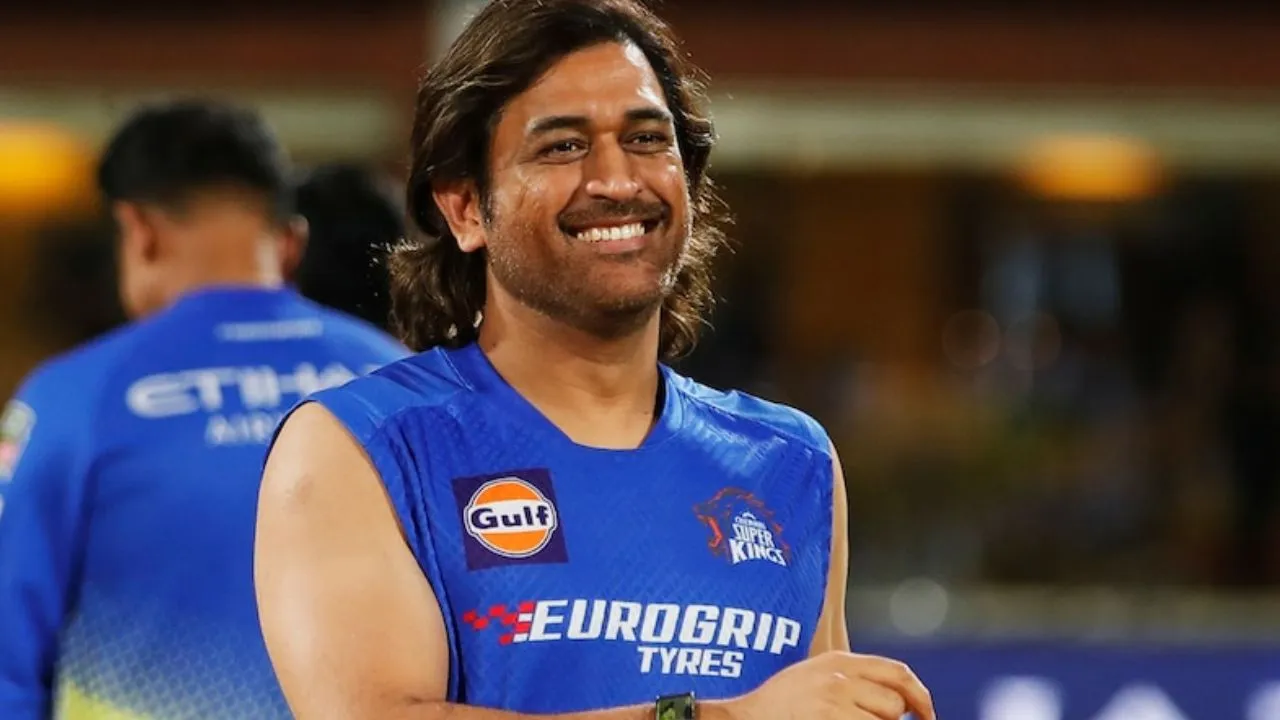 ms dhoni mobile phone